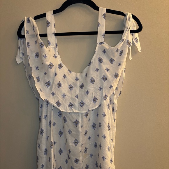 NWOT Marurices Women's White and Blue Patterned Blouse Size XL - Picture 1 of 8